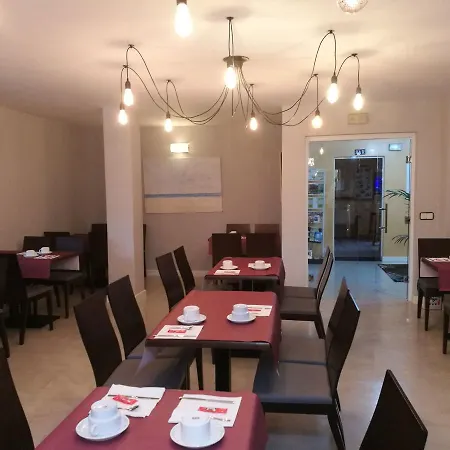 Azcona Hotel *